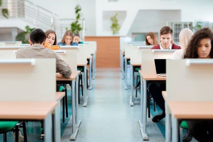 Portrait of a students studying in univeristy library 4 Ways To Use University To Become Job Ready