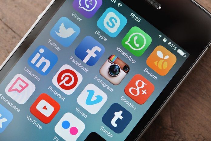 The influence of social media on politics socail media icons apps