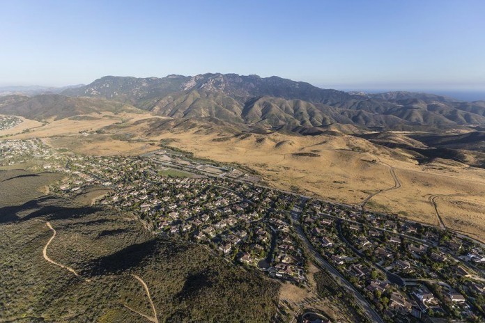 Over 400 buildings destroyed in California wildfire Ventrua County California