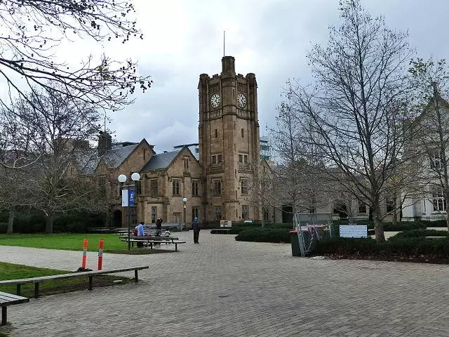 Melbourne University students to complete consent course