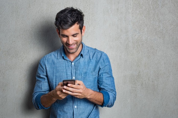 Five Types of Apps Everyone Should be Using in 2018 man using apps on phone