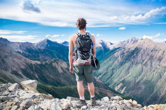 7 absolutely essential travel apps every backpacker must know before taking any trip
