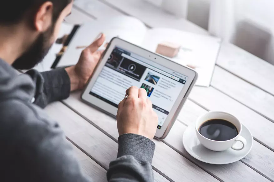 What is the way to build a strong brand presence online
