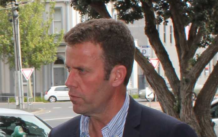 Federal Education Minister threatens to withhold education funding Federal Education Minister threatens to withhold education funding