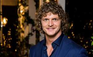 Bachelor Star, Nick Cummins hosts long lunch before flying to PNG