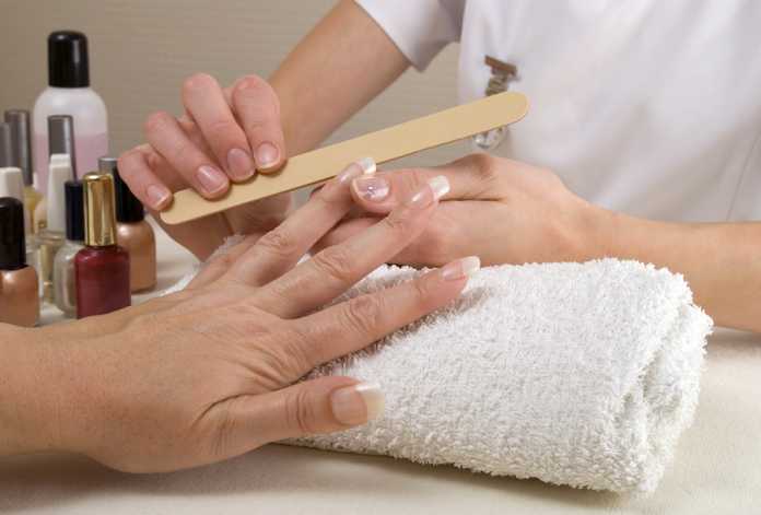 A comprehensive guide on nail salon etiquette A comprehensive guide on nail salon etiquette