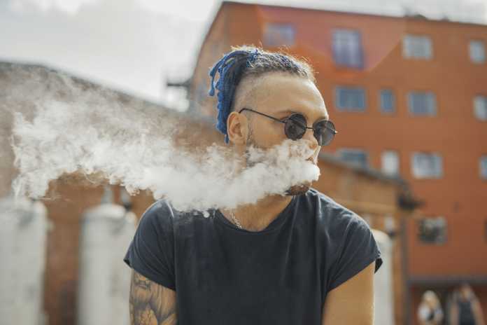 Aussies buy electronic cigarettes in Australia, the smoking trend. e cigarette Australia