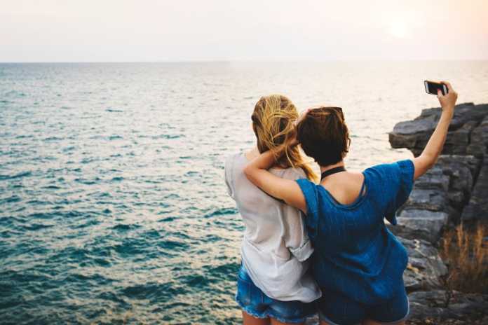 Tourists Are Putting Their Safety at Risk for an Instagram Photo Tourists Are Putting Their Safety at Risk for an Instagram Photo