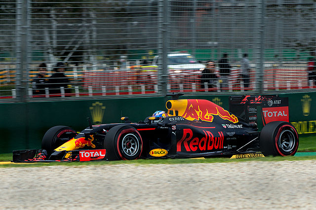 Australian F1 Driver, Daniel Ricciardo driving.