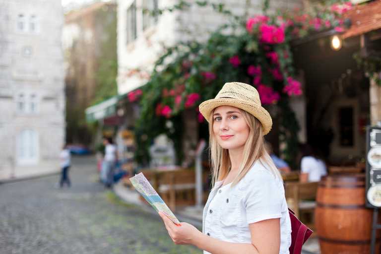 How to choose between self-guided and guided tours for solo travel