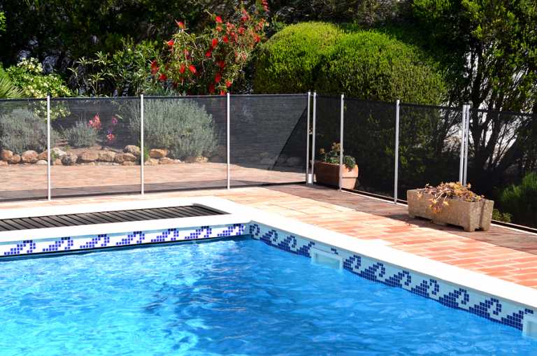 Fence it in Choosing the correct fence for your pool