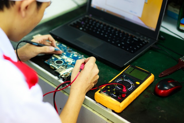 Man repairing a gadget