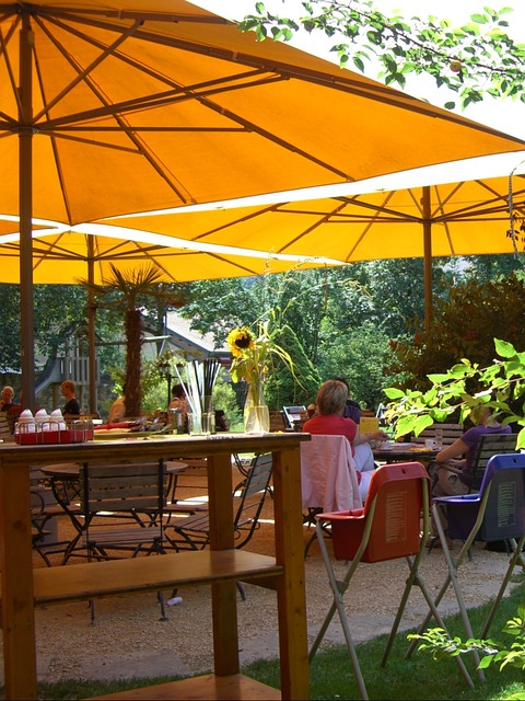 Custom shade sails: affordable and attractive choice for your outdoor space