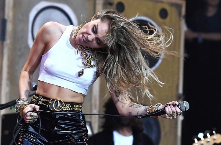Miley Cyrus’ near-death experience on flight to Glastonbury Festival