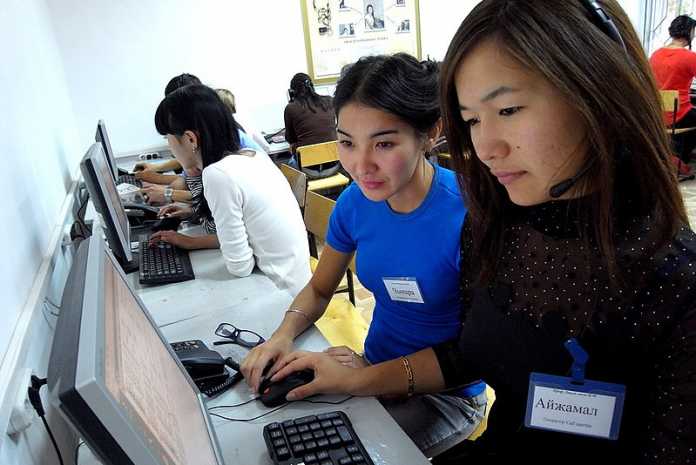 Call centre services outsourcing to the Philippines Call centre services outsourcing to the Philippines