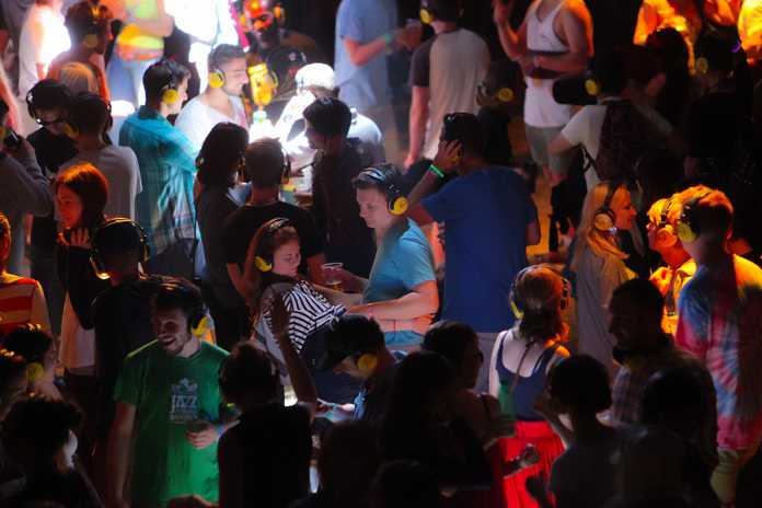 reasons why silent disco party bring a new level of fun to your event enjoying silent disco party