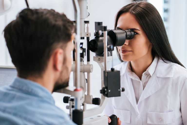 What should you expect from an optician when going for an eye test