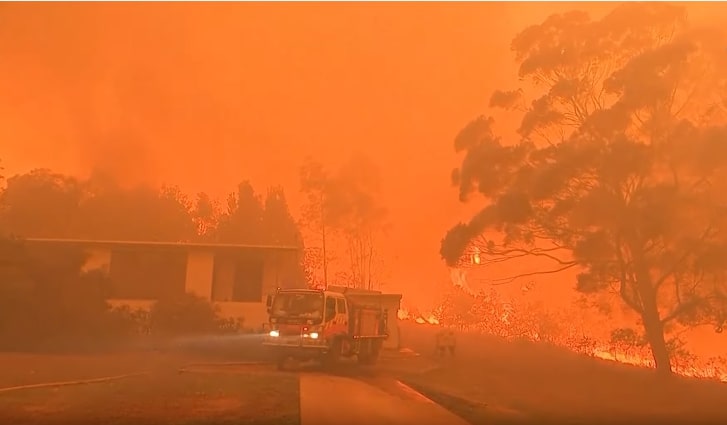Australia: wildfires claim lives of 2 firefighters, 3 injured