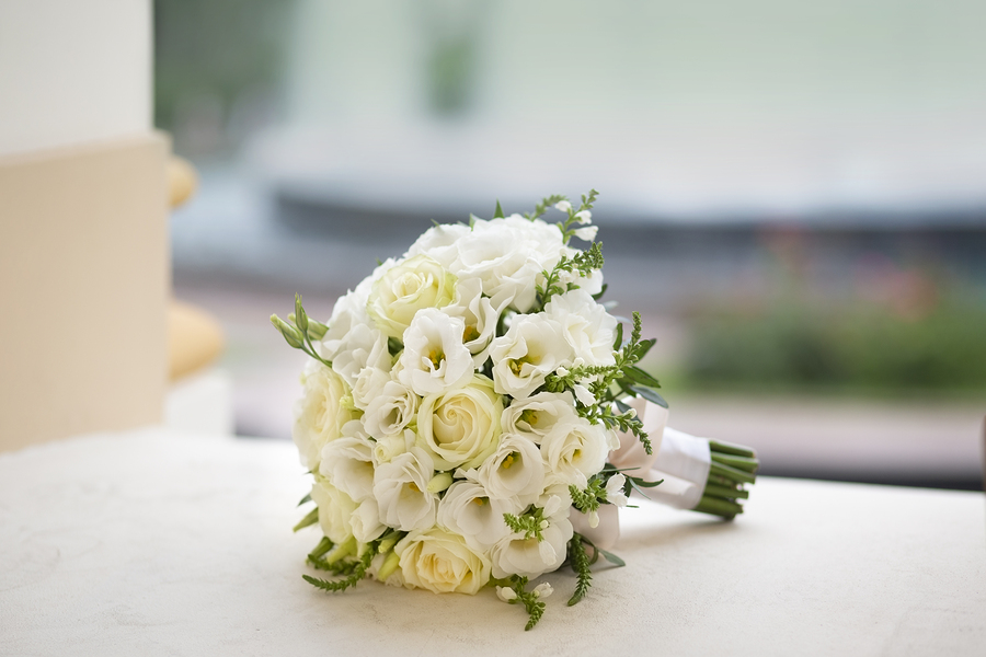 white roses and eustomas