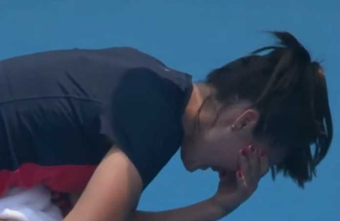 Australian Open: smoke spurs tennis player’s coughing fit
