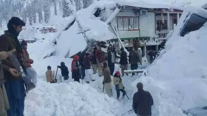 Pakistan: overnight avalanche kills 62 in Kashmir village