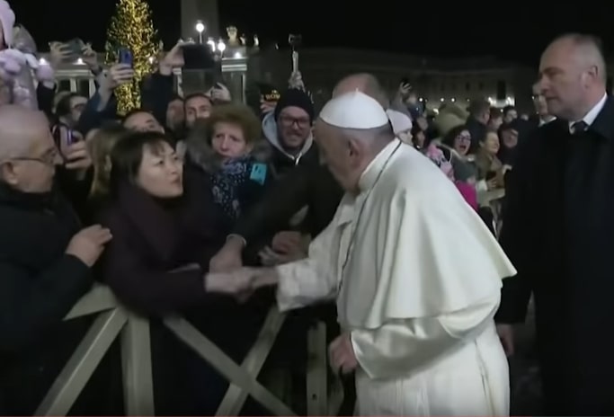 Pope Francis issues apology for slapping devotee