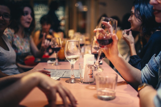 wine and dine wisely travelling Australia on a budget