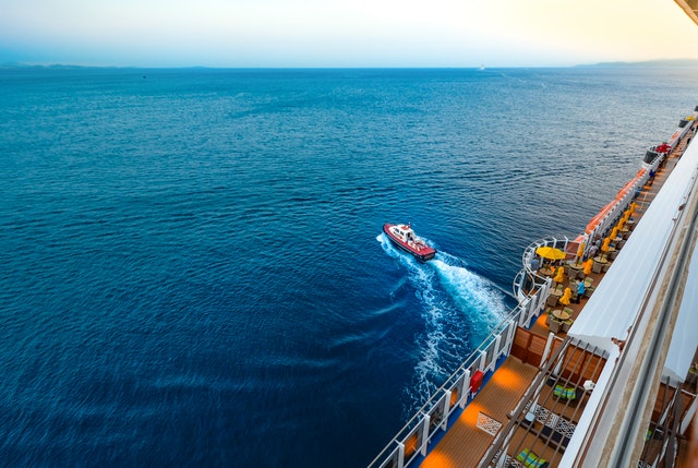 A boat leaving a 2022 Australian cruise ship.