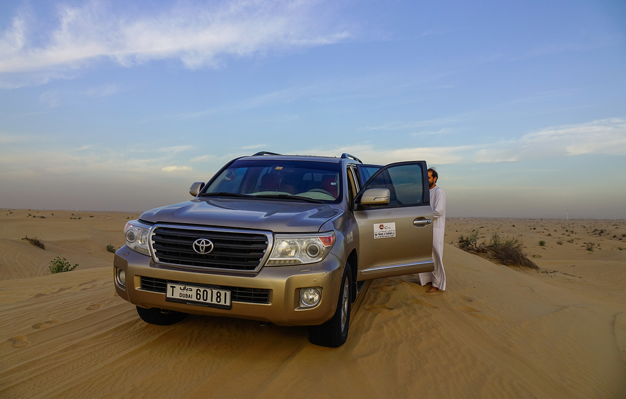 dubai driving desert