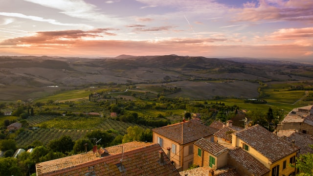 What do Tuscany Escorted Tours entail